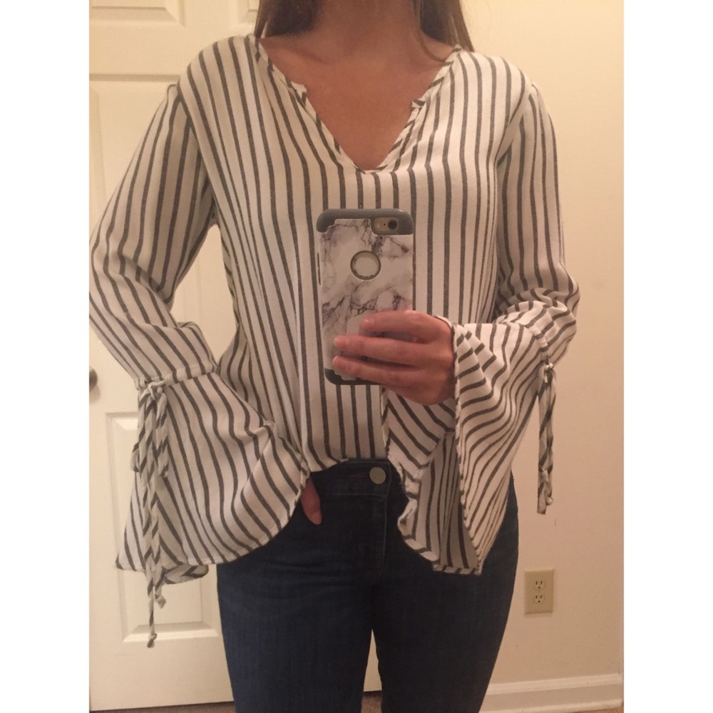 Anthropologie Cloth & Stone Bell Sleeve Blouse - Picture 3 of 6